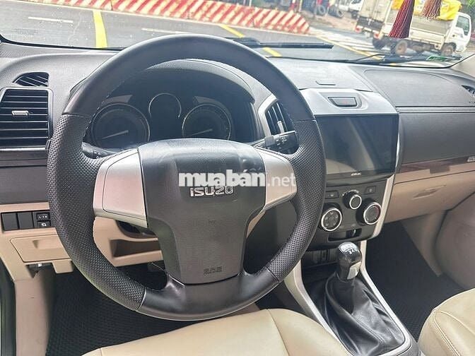 Isuzu Mux 2019 số sàn