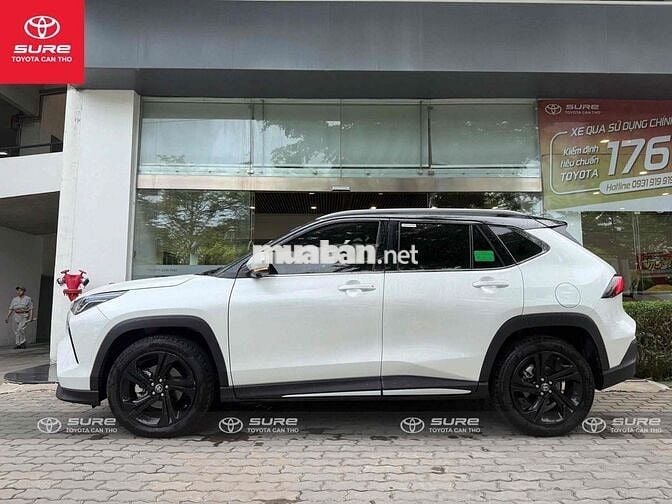 Toyota Yaris Cross 2024 trắng nóc đen odo 23.000Km