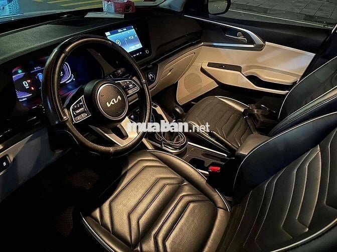 Kia Carens Trắng 42.180 km