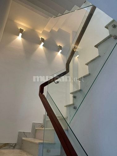 Bán nhà hẻm 5m - 410 CMT8 - 136m2 sàn, có thang máy, chỉ 9 tỷ