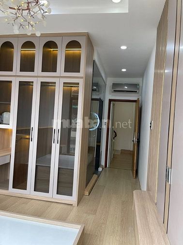 Bán nhà hẻm 5m - 410 CMT8 - 136m2 sàn, có thang máy, chỉ 9 tỷ