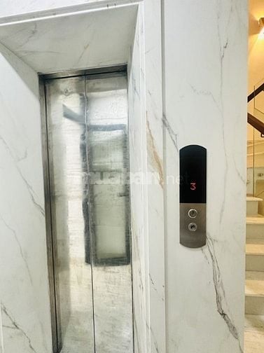 Bán nhà hẻm 5m - 410 CMT8 - 136m2 sàn, có thang máy, chỉ 9 tỷ