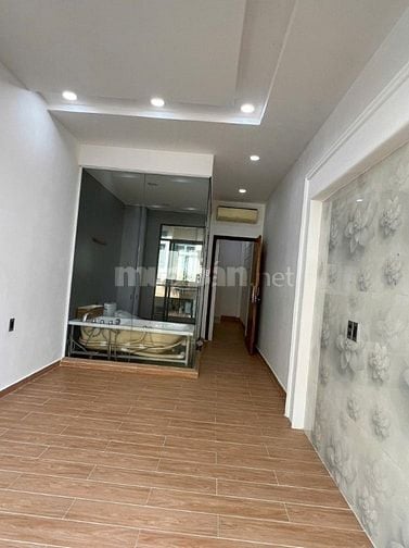 Bán nhà hẻm 5m - 410 CMT8 - 136m2 sàn, có thang máy, chỉ 9 tỷ