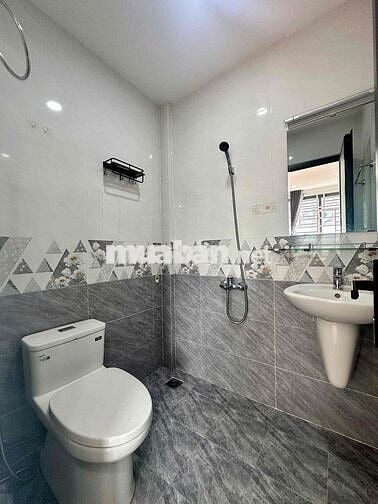 Phòng Thoáng Mát, Mới Xây Ngay Nguyễn Xí