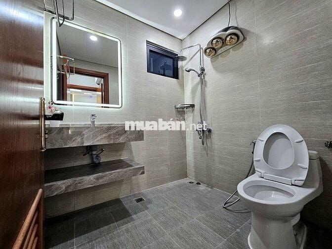Giảm sâu! Căn góc CC Hong Kong Tower - Đê La Thành 67m2, 2PN, view đẹp