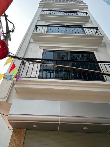  Bán nhà xây mới căn góc 2 thoáng, thang máy nguyên bản 05 tầng x 35 m