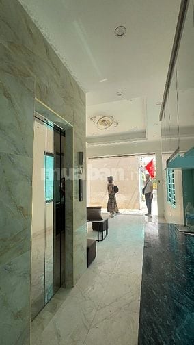  Bán nhà xây mới căn góc 2 thoáng, thang máy nguyên bản 05 tầng x 35 m