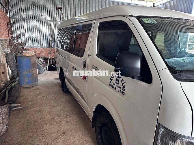 Toyota Hiace Van 2010 Trắng