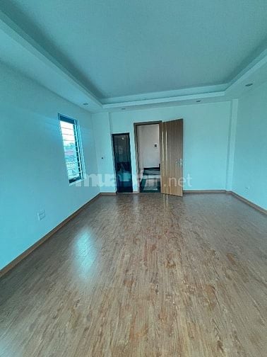  Bán nhà xây mới căn góc 2 thoáng, thang máy nguyên bản 05 tầng x 35 m