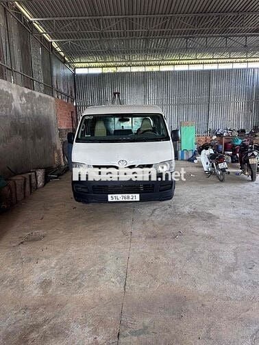 Toyota Hiace Van 2010 Trắng