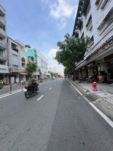 Bán Nhà Mặt Tiền Trần Hưng Đạo, Phường 6, Quận 5.