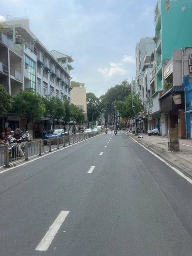Bán Nhà Mặt Tiền Trần Hưng Đạo, Phường 6, Quận 5.
