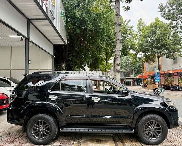 Toyota Fortuner 2016 Máy dầu Số sàn Đen