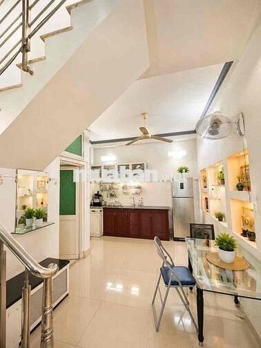 nhà 3 tầng 52m2 hẻm xe hơi sát mặt tiền dân trí cao chủ đi định cư