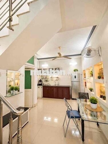 nhà 3 tầng 52m2 hẻm xe hơi sát mặt tiền dân trí cao chủ đi định cư