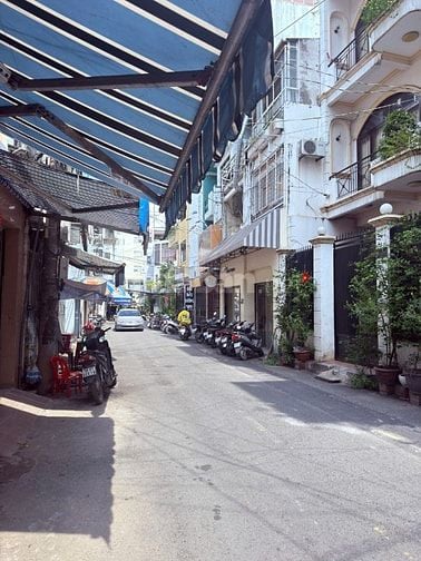Bán nhà 3 lầu hẻm xh xt đường Nguyễn Đình Chiểu Q3.  Giá 11.9 tỷ TL