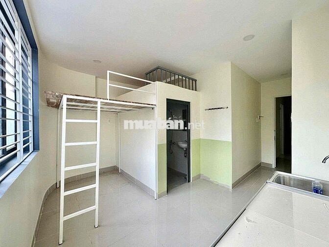 Duplex cửa sổ lớn Bình Thạnh, cuối tháng 6 trống