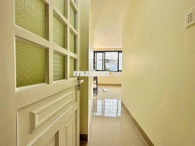 Duplex cửa sổ lớn Bình Thạnh, cuối tháng 6 trống