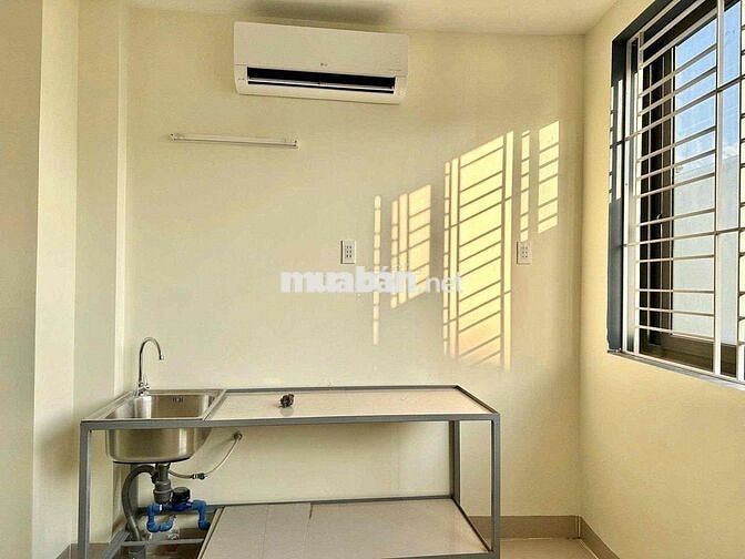 Duplex cửa sổ lớn Bình Thạnh, cuối tháng 6 trống