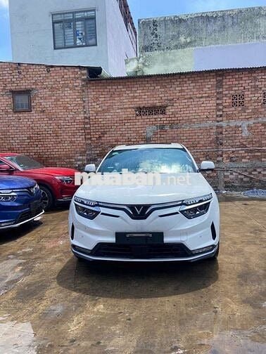 VinFast VF8 ECO 2023 Trắng ngọc 66000 km