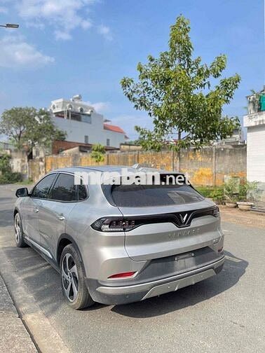 VinFast VF8 Eco 2023 Bạc