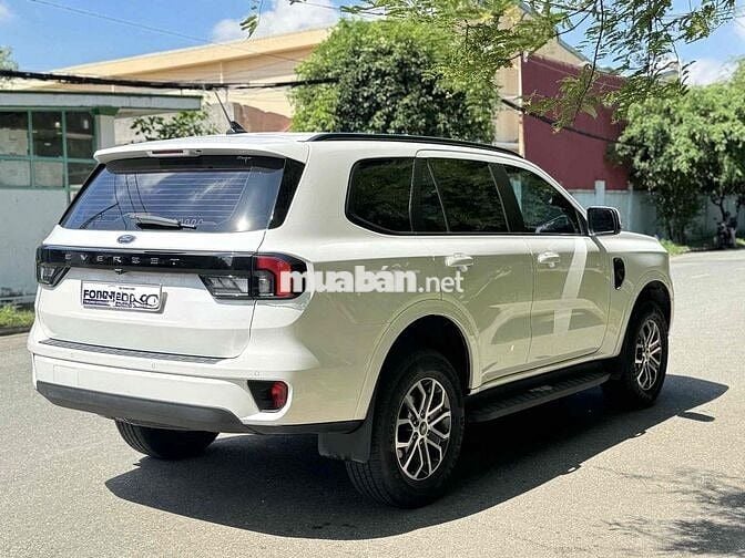Ford Everest Ambient 2025 Trắng 22.000 KM
