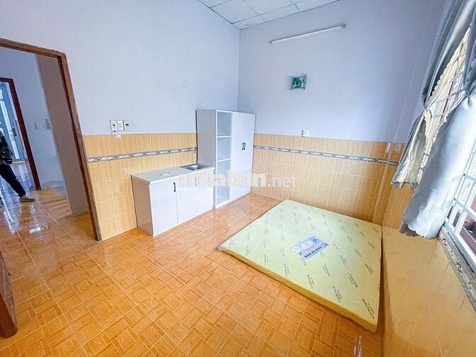 PHÒNG CỬA SỔ CHÂN CẦU RẠCH ĐỈA GẦN LOTTE , RMIT, ĐH TÔN ĐỨC THẮNG 