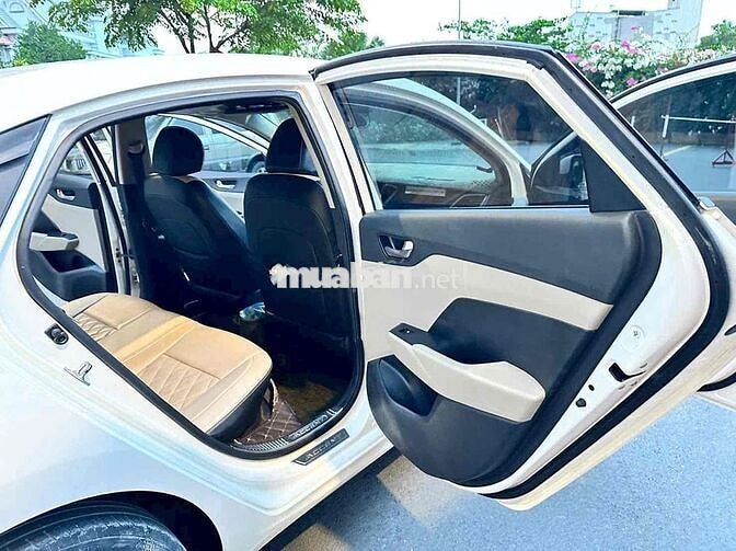 Hyundai Accent Trắng Số sàn
