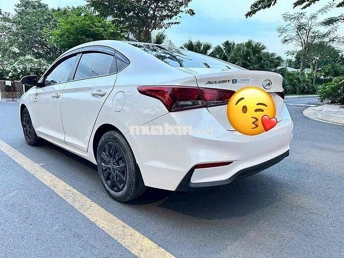 Hyundai Accent Trắng Số sàn