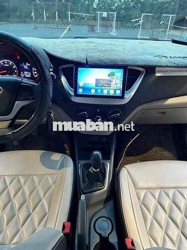 Hyundai Accent Trắng Số sàn