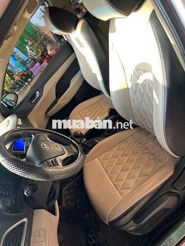 Hyundai Accent Trắng Số sàn