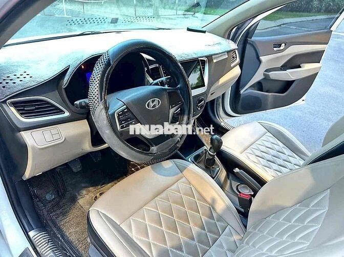 Hyundai Accent Trắng Số sàn