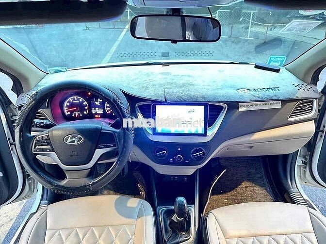 Hyundai Accent Trắng Số sàn