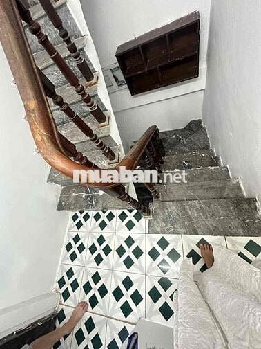 Hơn 2,5 tỷ có nhà Ngõ chợ Khâm Thiên-Ngõ 3 gác-Sân-Sổ chung 18m*4T;3N