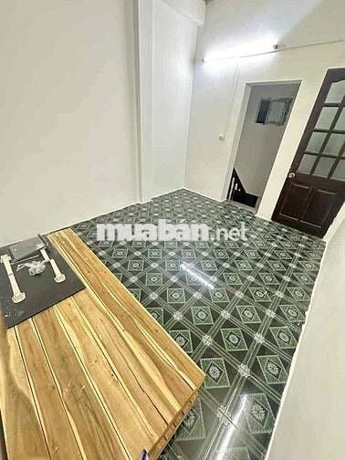 Hơn 2,5 tỷ có nhà Ngõ chợ Khâm Thiên-Ngõ 3 gác-Sân-Sổ chung 18m*4T;3N