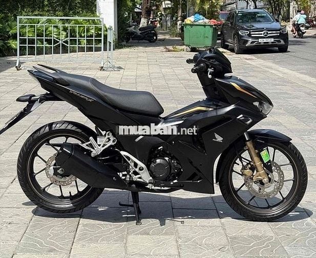 Winner V4 Abs 2025 Đen mờ 1000 km bs 43 sieu đẹp