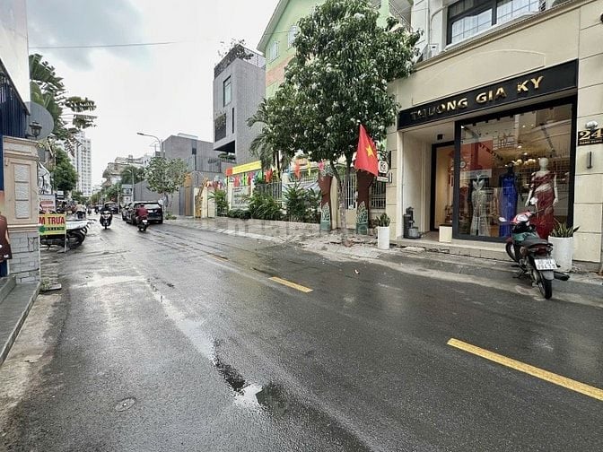Bán nhà HXH Nguyễn Gia Trí Bình Thạnh, 6 x 18m, giảm 24 xuống 20 tỷ.