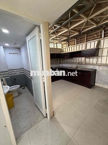 Cho thuê nguyên căn MTKD 337 Kênh Tân Hoá, Tân Phú