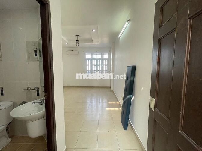 - Giáp Q7 , TDT, RMIT , Phú Mỹ Hưng , Lotte Q7 chỉ 5'
