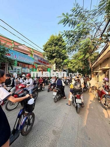 NHÀ 4 X32 SHR MẶT TIỀN NGAY TRƯỜNG HỌC CẤP 1 2 3 ĐƯỜNG QUÁCH ĐIÊU