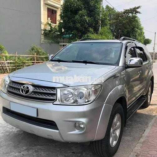 Toyota Fortuner 2011 số tự động máy xăng 2 cầu