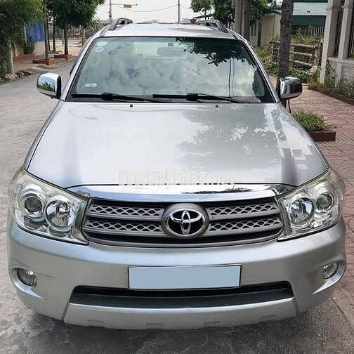 Toyota Fortuner 2011 số tự động máy xăng 2 cầu