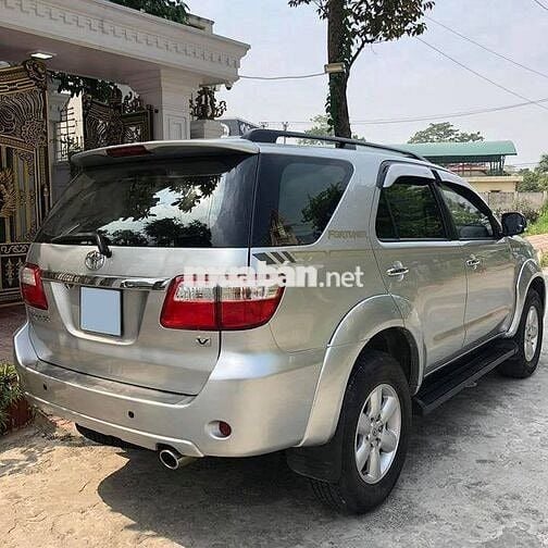 Toyota Fortuner 2011 số tự động máy xăng 2 cầu