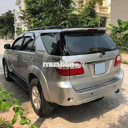 Toyota Fortuner 2011 số tự động máy xăng 2 cầu