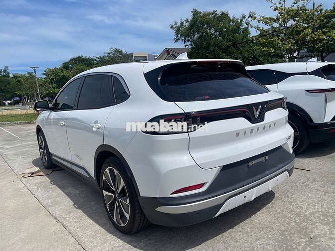 Bán xe VinFast VF8 Plus 2023 Trắng lướt xe đẹp,zin