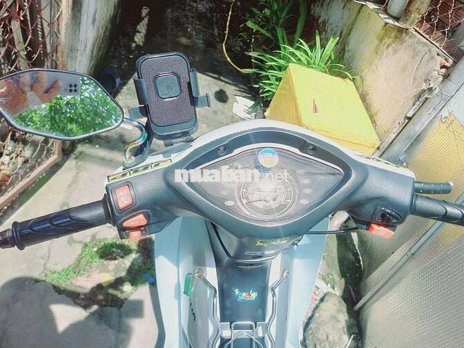 Honda Wave 110 Trắng moi mua vai thang co bot