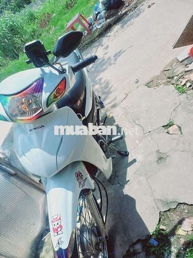 Honda Wave 110 Trắng moi mua vai thang co bot