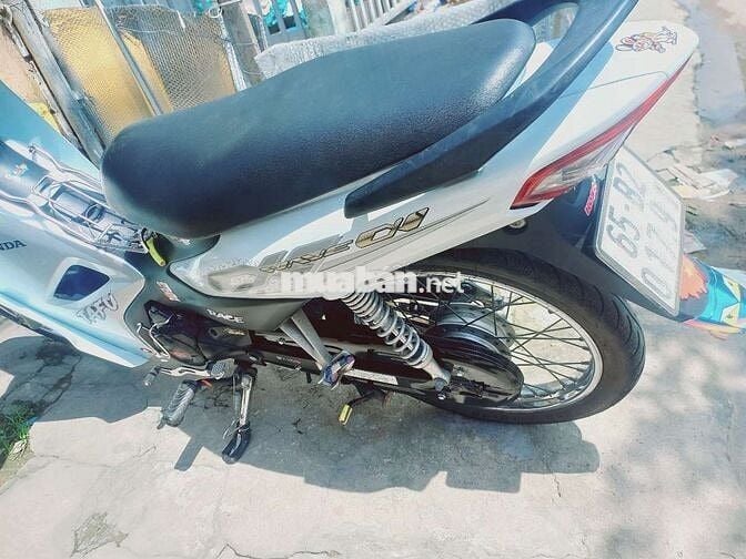 Honda Wave 110 Trắng moi mua vai thang co bot