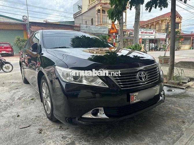 Toyota Camry 2.0E Xăng Đen