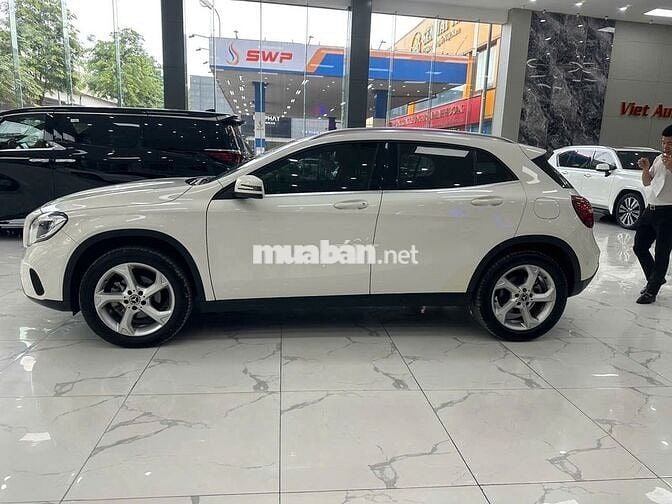 Mercedes GLA200 2017 Trắng 38.000 Km